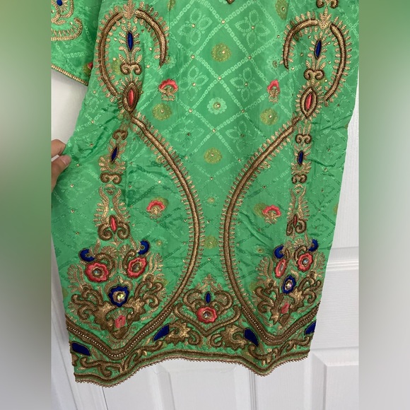 Salwar Kameez 2 for 1 DEAL! 2 Kameez + 1 matching Salwar. - Picture 6 of 9